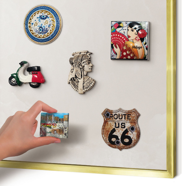Metalen magneetbord met lijst in het goud Romige textuur