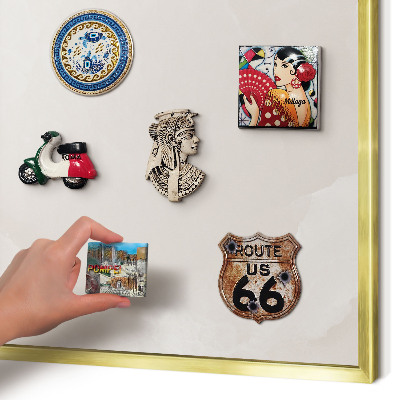 Metalen magneetbord met lijst in het goud Romige textuur