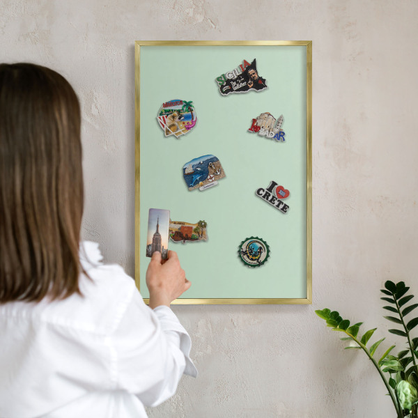 Metalen magneetbord met lijst in het goud Mintgroen