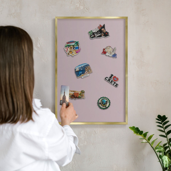 Metalen magneetbord met lijst in het goud Pastel lila