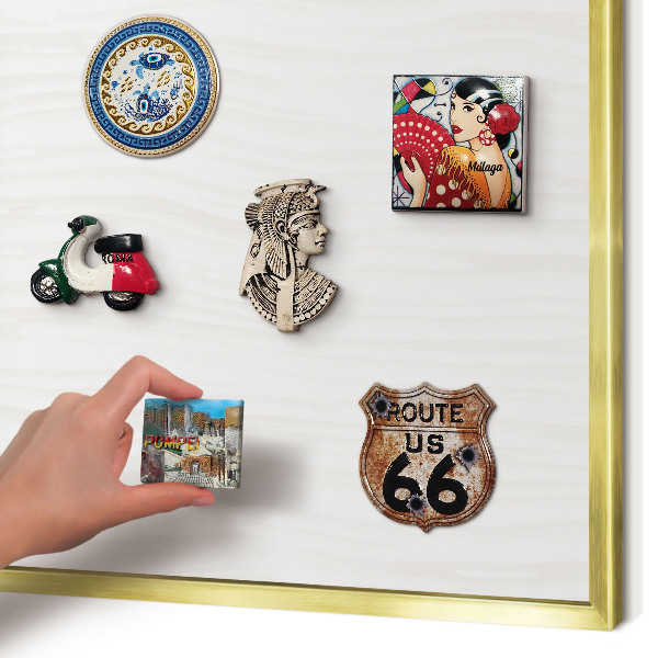 Metalen magneetbord met lijst in het goud Harmonie van lijnen