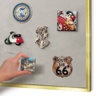 Metalen magneetbord met lijst in het goud Grijze achtergrond