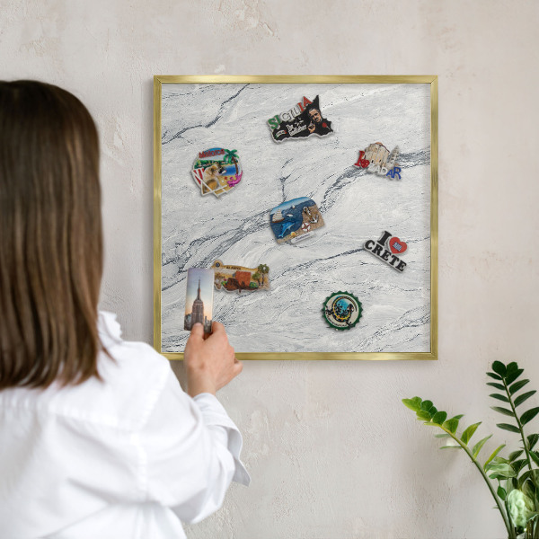 Metalen magneetbord met lijst in het goud Grijze elegantie
