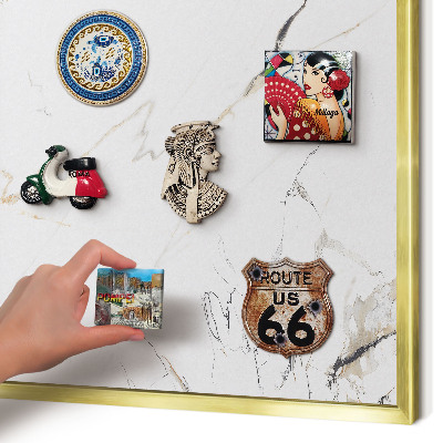 Metalen magneetbord met lijst in het goud Moderne elegantie