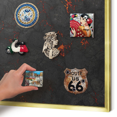 Metalen magneetbord met lijst in het goud Vulkanische lava
