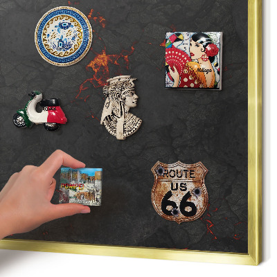 Metalen magneetbord met lijst in het goud Vulkanische lava