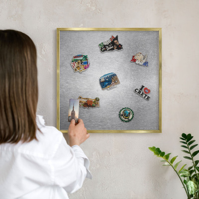 Metalen magneetbord met lijst in het goud Metaalachtig oppervlak