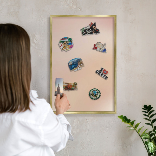Metalen magneetbord met lijst in het goud Zachtbeige