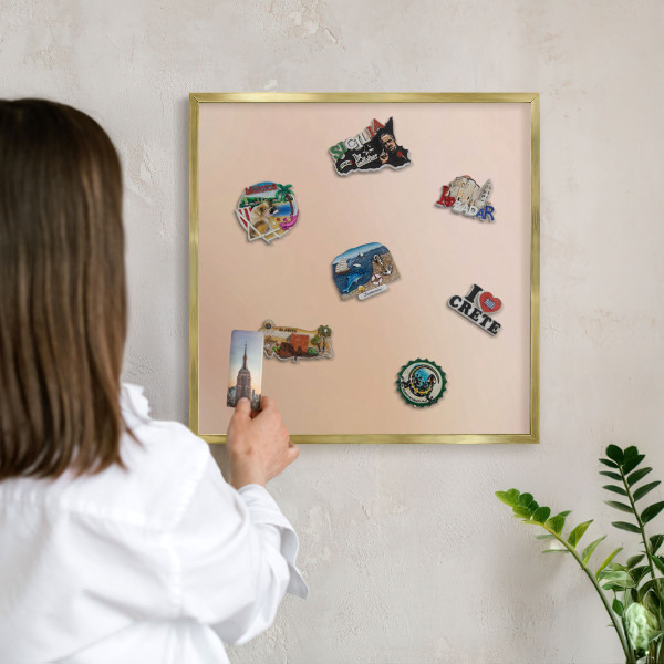 Metalen magneetbord met lijst in het goud Zachtbeige