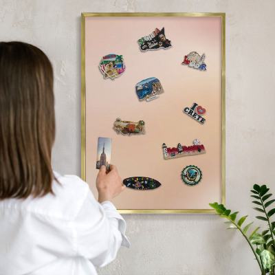 Metalen magneetbord met lijst in het goud Zachtbeige