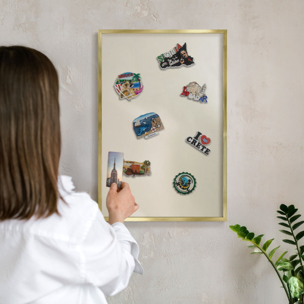 Magnetisch bord voor reismagneten met gouden lijst Misttoon
