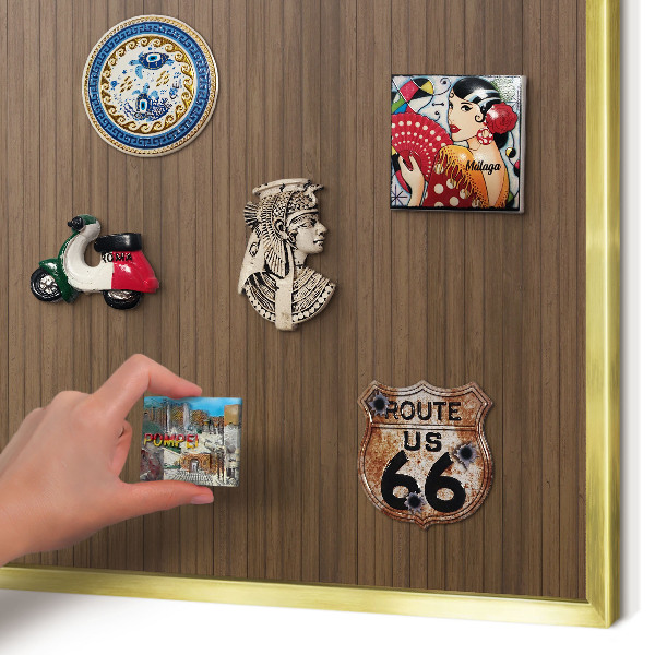 Magnetisch bord voor reismagneten met gouden lijst Houten achtergrond