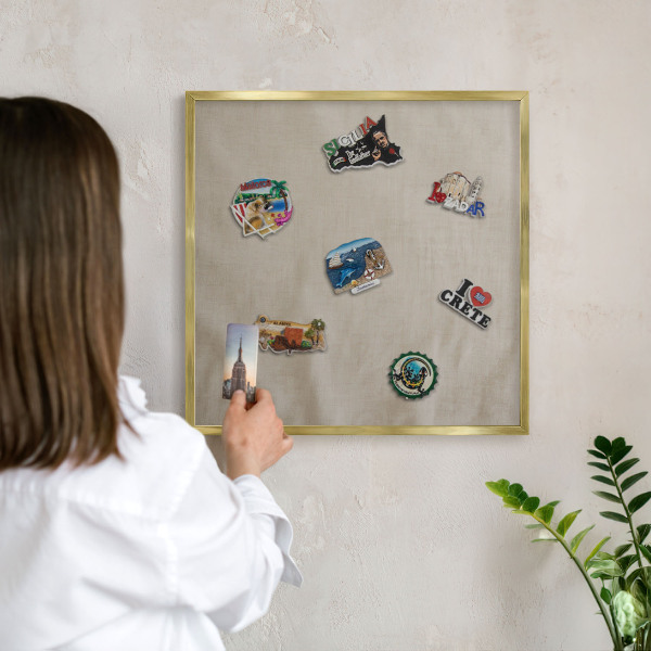 Metalen magneetbord met lijst in het goud Beige rustig
