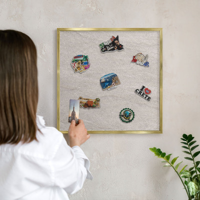 Metalen magneetbord met lijst in het goud Verfijnde elegantie