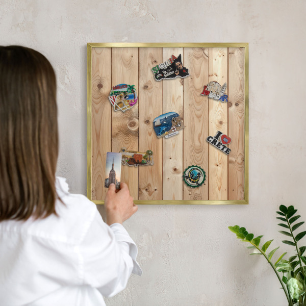 Metalen magneetbord met lijst in het goud Houten planken