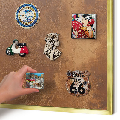 Metalen magneetbord met lijst in het goud Bruine textuur