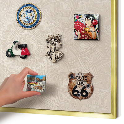 Metalen magneetbord met lijst in het goud Decoratieve mandala