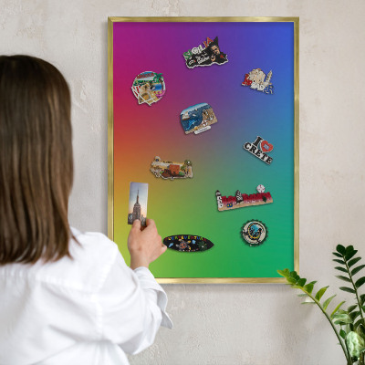 Metalen magneetbord met lijst in het goud Regenbooggradient