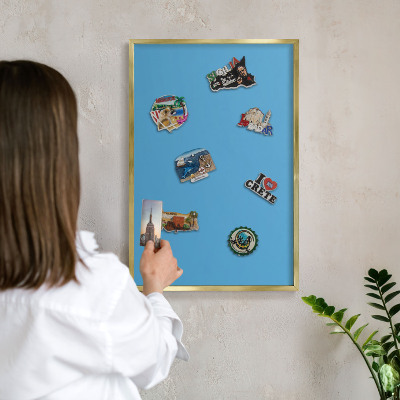 Metalen magneetbord met lijst in het goud Blauw water