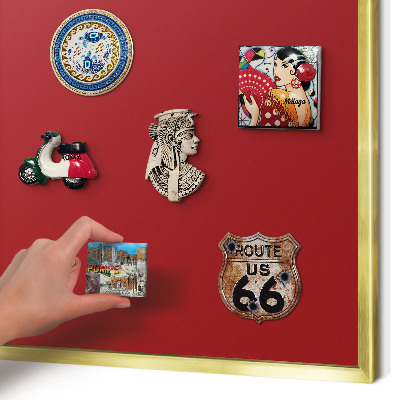 Metalen magneetbord met lijst in het goud Licht bordeauxrood