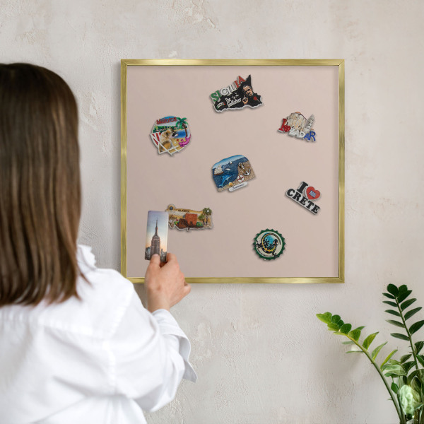 Metalen magneetbord met lijst in het goud Beige roze