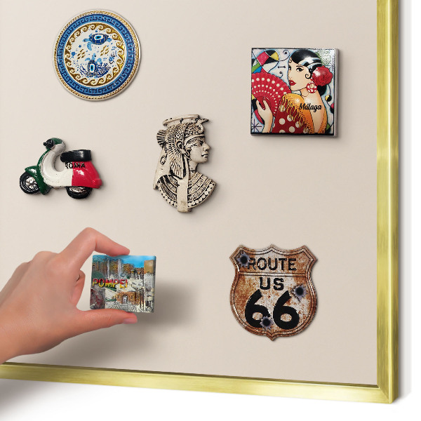 Metalen magneetbord met lijst in het goud Warm beige