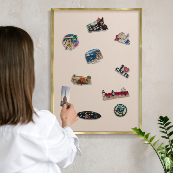 Metalen magneetbord met lijst in het goud Warm beige