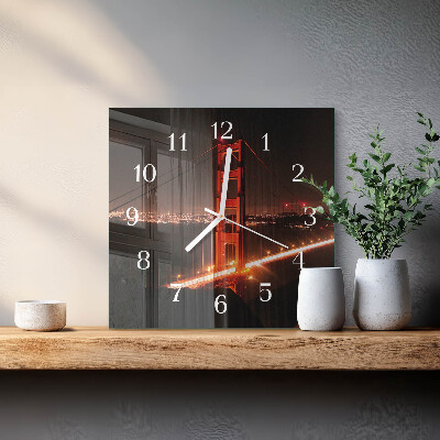 Vierkante glazen klok Brug