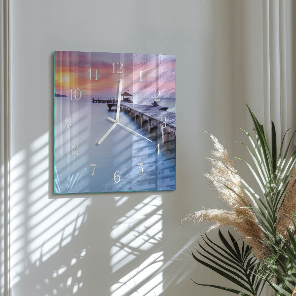 Vierkante glazen klok Houten brug