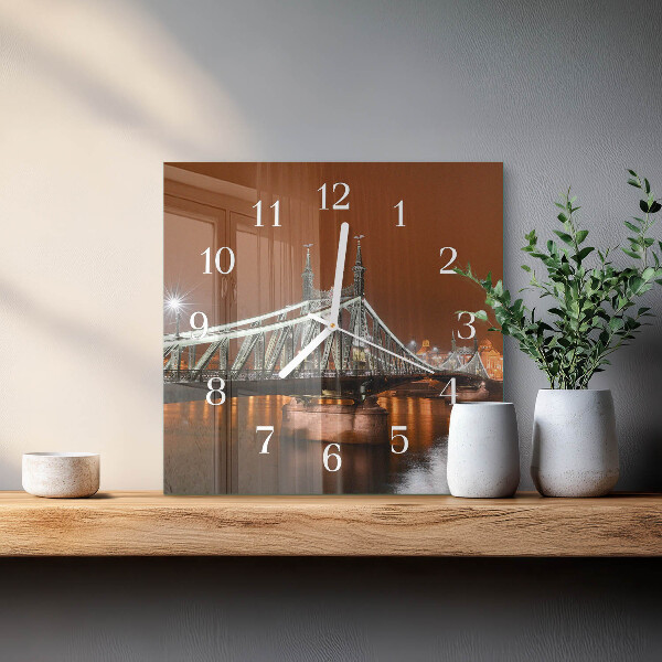 Vierkante glazen klok Brug