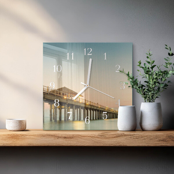 Vierkante glazen klok Houten loopbrug