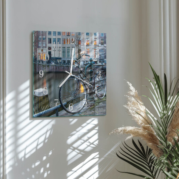 Vierkante glazen klok Fiets