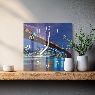 Vierkante glazen klok Brug