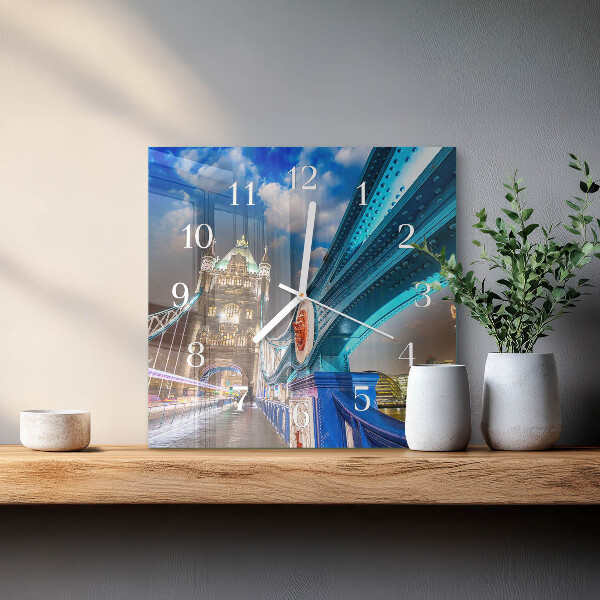 Vierkante glazen klok Brug
