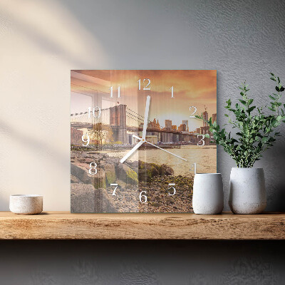 Vierkante glazen klok Stad van Bruggen