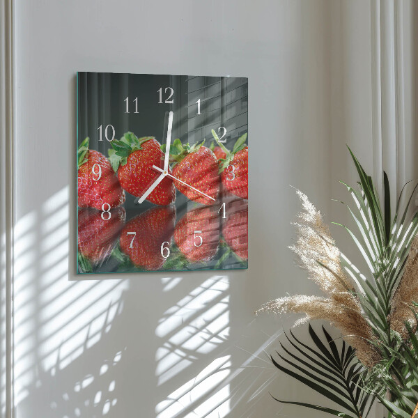 Vierkante glazen klok Aardbeien