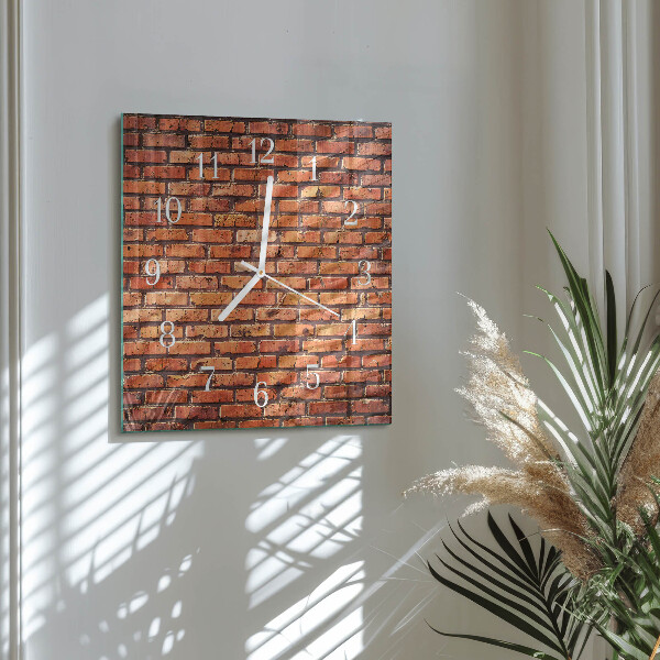 Vierkante glazen klok Bakstenen muur