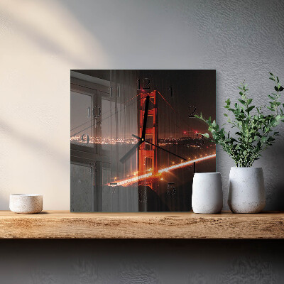 Vierkante glazen wandklok Brug