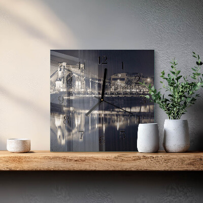 Vierkante glazen wandklok Brug