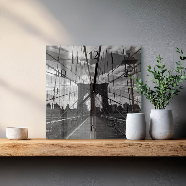 Vierkante glazen wandklok Brug