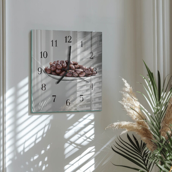Vierkante glazen wandklok Een lepel koffie