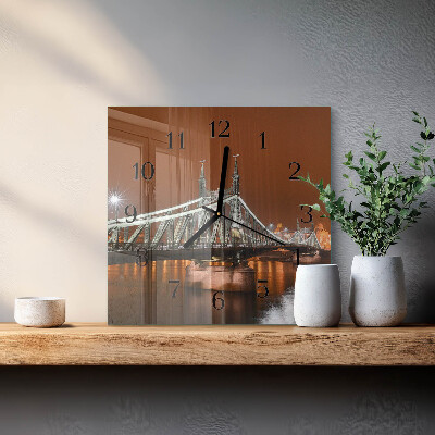 Vierkante glazen wandklok Brug