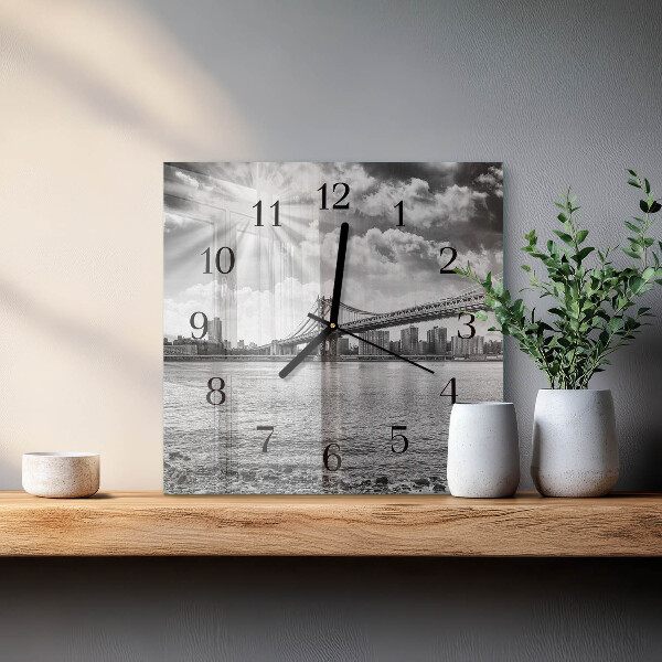 Vierkante glazen wandklok Brug