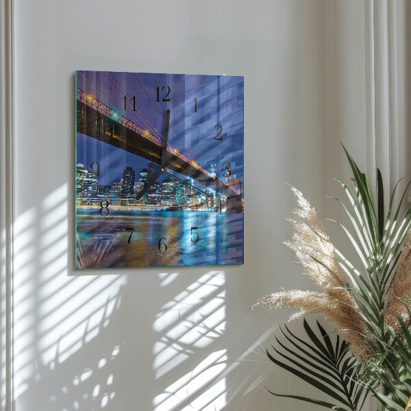 Vierkante glazen wandklok Brug