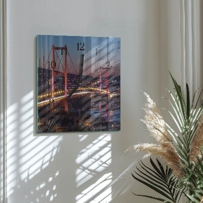 Vierkante glazen wandklok Brug
