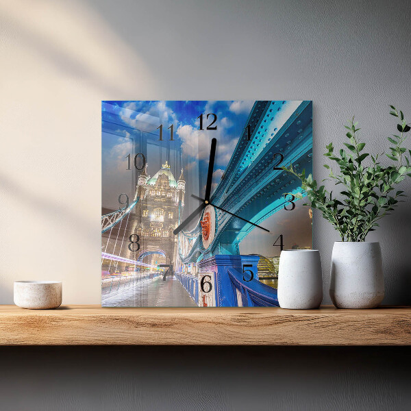 Vierkante glazen wandklok Brug