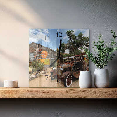 Vierkante glazen wandklok Oude auto