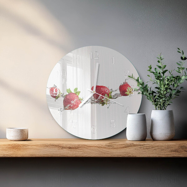 Ronde glazen klok Aardbeien in water