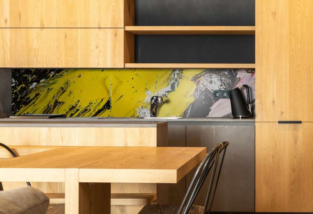 glazen panelen in de keuken